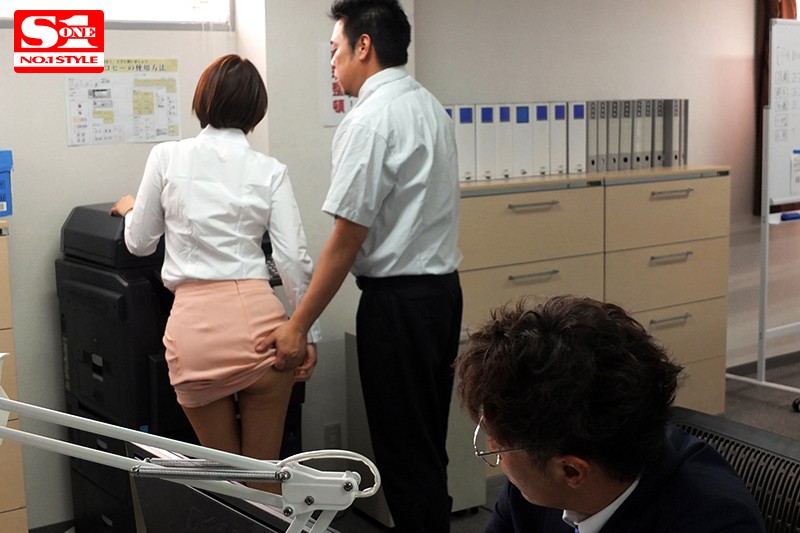 ボクを助けてくれた人事部の葵さんが犯●れているのを見て鬱勃起。 葵つかさ プレビュー画像 9