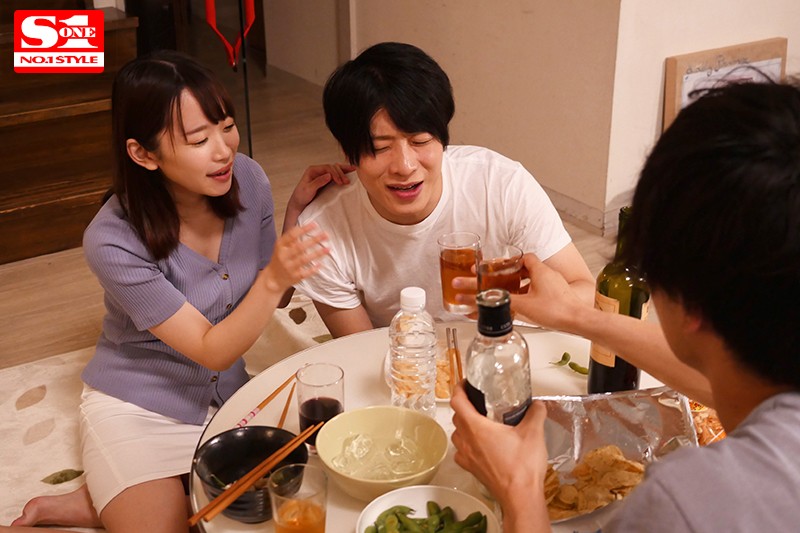 川の字で寝ていた彼女が真横で親友に夜●いされているのに寝たふりをする僕。 架乃ゆら プレビュー画像 2